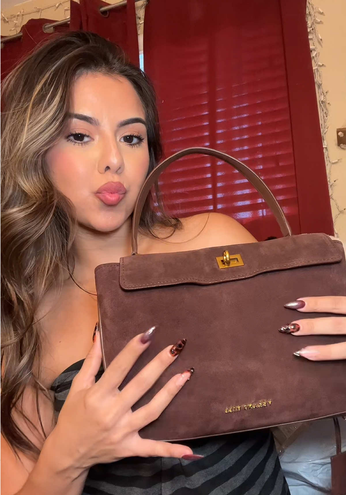 Literally OBSESSED w/ my new Verano Hill Bag!👜🧸🤎✨ Perfect Fall Bag! @Verano Hill #veranohill #fyp #fallbag #dailybag #everydaybag 