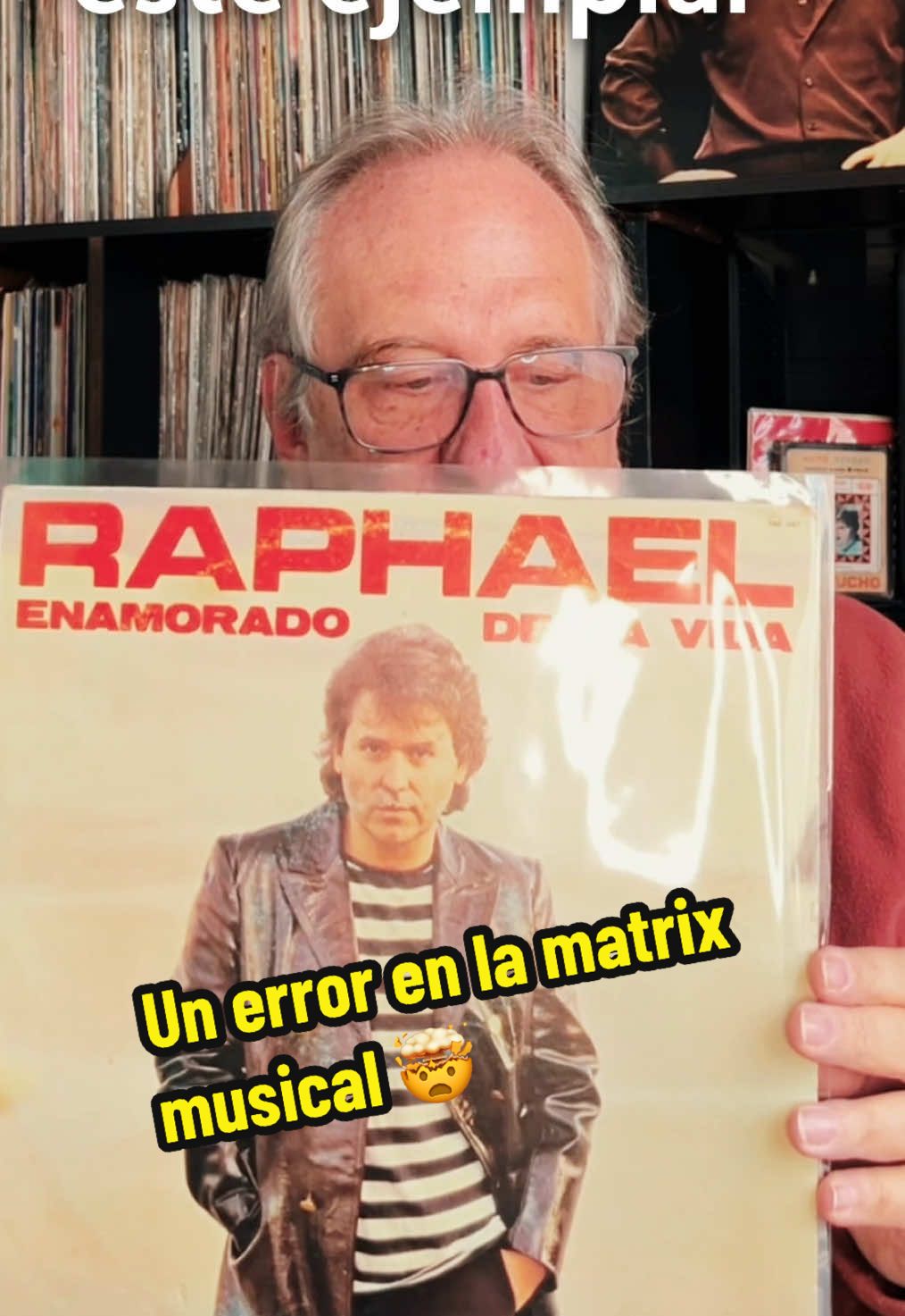 Respuesta a @Digan Lo Que Digan Tip de coleccionista: Además del oído, mantener la vista también siempre atenta 👀 Pues siempre existe la posibilidad de encontrar errores loquísimo en discos, tal como este que Luis Alejandro Navas (fan de nuestra Persona del Año 2025 @RAPHAEL, durante los últimos 50 años) nos comparte hoy 🧏💿 #Música #España #Raphael #LatinGRAMMY