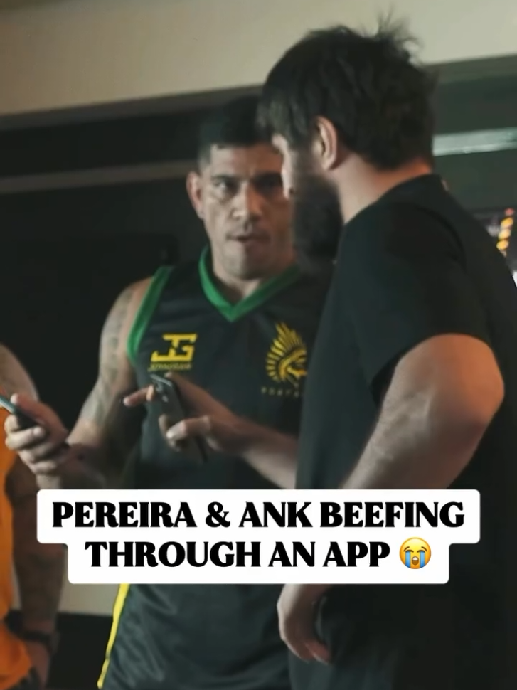 When translation apps try to solve everything 😂 Alex Pereira vs. Magomed Ankalaev… arguing in 3…2…1 🗣️💥 #LostInTranslation #MMA #FunnyMoments #TechFails #UFC