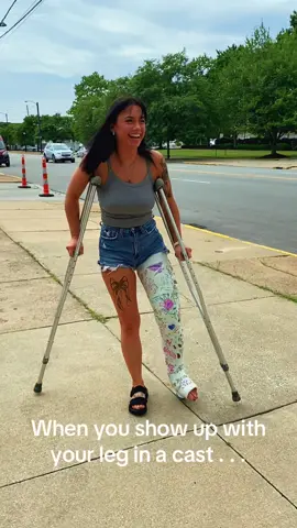 When you show up with your leg in a huge cast . . .#llc#castlife#prettygirls#yougogirl#igotthis