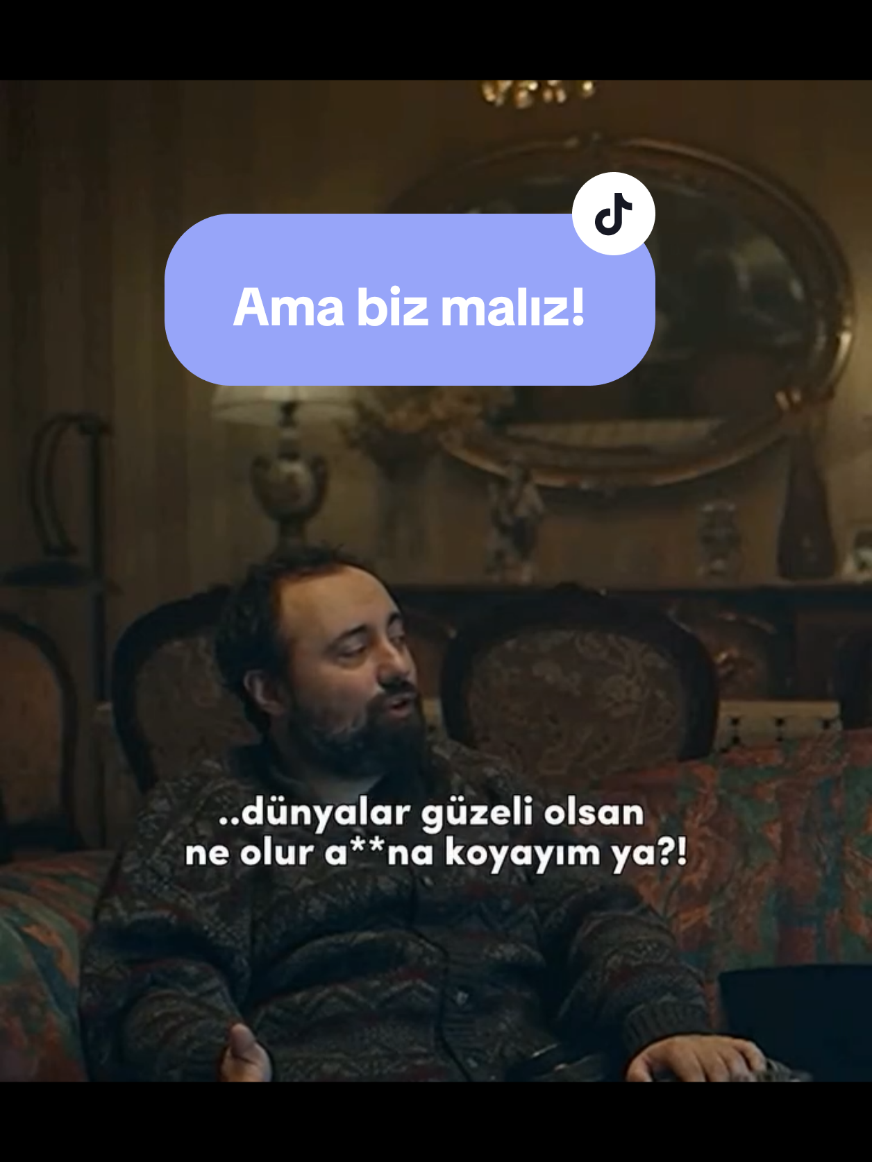 -Ya İlkkan sen Dünyalar güzeli olsan ne olur a*mına koyayım ya?! Salaksın sen, salak! +Ersoy bak düzgün konuş öldürürüm seni ha! ~Tamam bir sakin ol ya, sakin ol. Sakin ol ya. Sen şişko değilsin. Sen de salak değilsin kardeşim, tamam mı? Sakin olun. Ama biz malız. Böyle, malız biz! . . . #gibi #gibidizisi #ahmetkürşatöçalan #feyyazyiğit #kıvançkılınç 