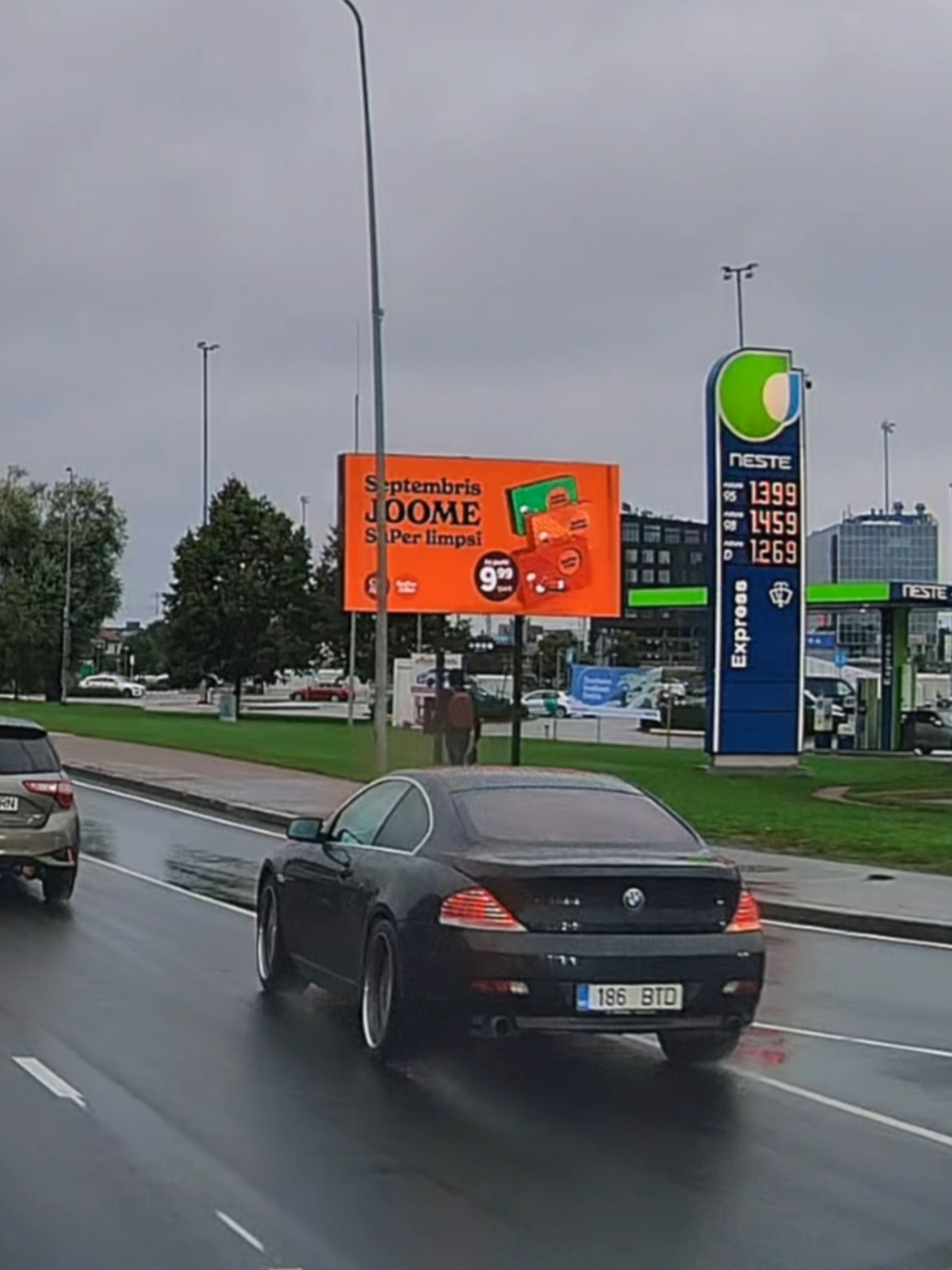 Ilmselge kiiruseületamine ja üle pideva joone jne. Ja ikka bemm, kes veel !! Seal on 50 ala ja see on pigem 70 😲 #fyp #liiklus #politsei #tallinn #ülemiste #märgatudeestis #eestitiktok #fyppp #kiiruseületamine