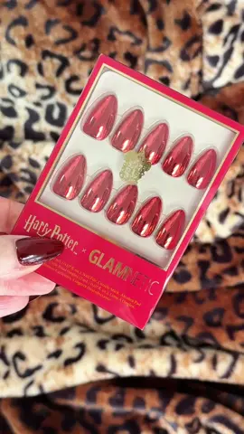 @Glamnetic #glamnetic #pressonnails #nailtok #falldealsforyou #tiktokshopcreatorpicks 