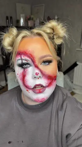 this was so much fun🤡 #fyp #halloweenmakeup #tatemcrae #halloweeninspo #transition 