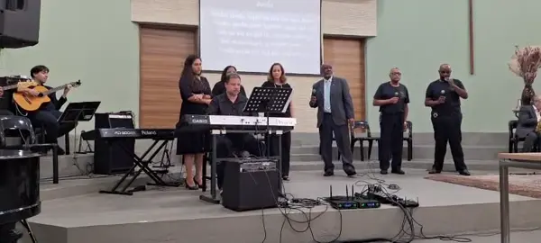 ANDO🎶 Apresentação Som Maior Adoradores 🎶 No culto da manhã IGREJA BATISTA EM VILA POMPEIA ‘’ACOLHENDO COM AMOR” – em celebração ao Mês da Família, vivemos um momento marcante de louvor e adoração ao Senhor! A ministração da Palavra ficou por conta do Pr. Souza, com o tema: “Ajuntando os cacos”, texto base em Isaías 12:1-6. Uma mensagem de esperança, restauração e amor! 💛 Fique ligado na nossa agenda aqui pelo Instagram e não perca os próximos cultos! Você é o nosso(a) convidado(a) especial para a próxima apresentação. 🙌 #Gospel #Igreja #SMAdoradores #Louvor #Adoração  