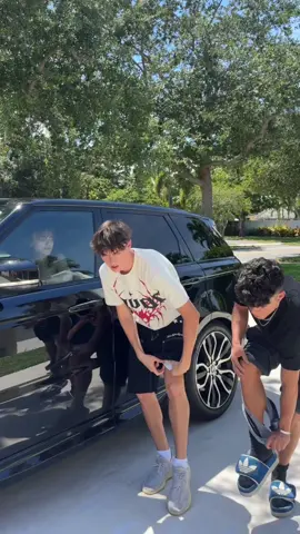 Do you think she liked it ? @drakevonx 😂 #funny #boys #lovers #couple 