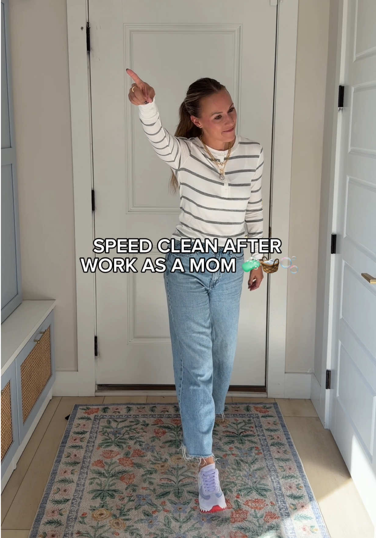 Comment “clean” and I’ll send your my speed clean essentials and my outfit! You already know what time it is, speed, clean after work as a mom. 20 minute timer and that’s it for me! Everything that’s left is up to my husband because teamwork👏🏽 #workingmom #cleanwithme #momlife #speedclean #workingmomproblems      