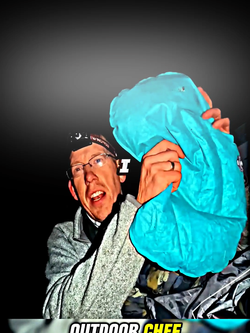 Winter camping in raised Bushcraft shelter P7 #camping #building #survival #bushcraft #fyp 