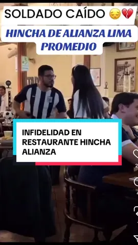HINCHA DE ALIANZA LIMA VS UNIVERSITARIO PROMEDIO - INFIDELIDAD EN RESTAURANTE #alianzalima #brutalidad #futbolperuano #infidelidad 