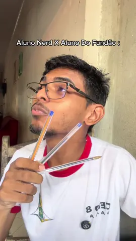 Aluno nerd X aluno do fundão 