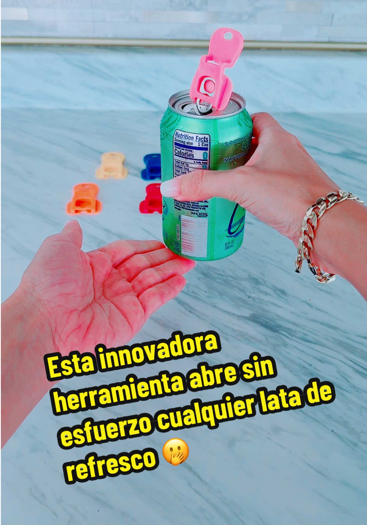 Esta innovadora herramienta abre sin esfuerzo cualquier lata de refresco 🫢
