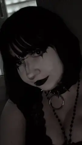 ;) #alternative #girlssupportgirls #fyppppppppppppppppppppppp #fyp #gothgirl 