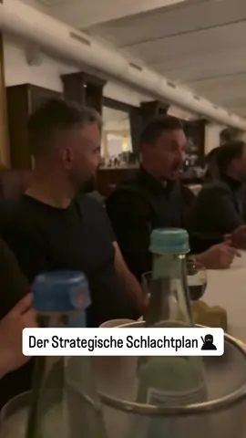 In drei Worten: Vision. Plan. Umsetzung. Wir erklären unseren strategischen Schlachtplan — step by step: 1. Klarheit schaffen — gemeinsame Mission: finanzielle Freiheit durch diszipliniertes Trading & langfristige Investments. 2. Regeln definieren — Entry, SL, RRR, Newsfilter, Exit — unverhandelbar. 3. System aufbauen — EAs + Backtests + Weekly-Rebalancing. 4. Emotion meistern — Mindset-Training, Checklists, Accountability. 5. Skalieren & schützen — Gewinne sichern, Diversifikation (Gold, BTC, Aktien), Prop-Flows für Cashflow. Das ist kein Plan für Träumer — das ist ein Schlachtplan für Gewinner. Bist du dabei? ⚔️📊🔥 #Trading #Investing #Mindset #Systematisch