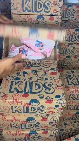 link na bio.  Tenis feminino infantil STICH led