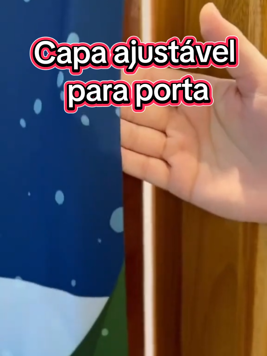 Capa ajustável para porta de Natal. Qualidade impecável e preço maravilhoso! #capaparaportanatal #capaparaporta #decoracaodenatal #nataltiktok 