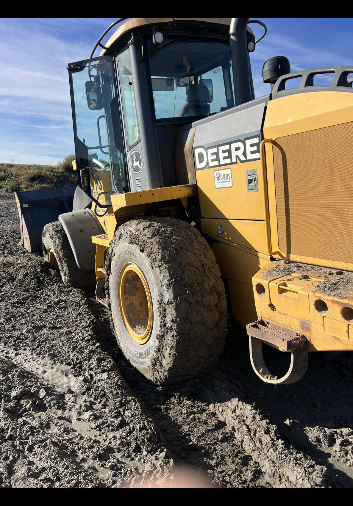 Yeah I think we’ll let it dry out till Monday 😂 #johndeere #loader #komatsu #dozer #fypシ゚viral 