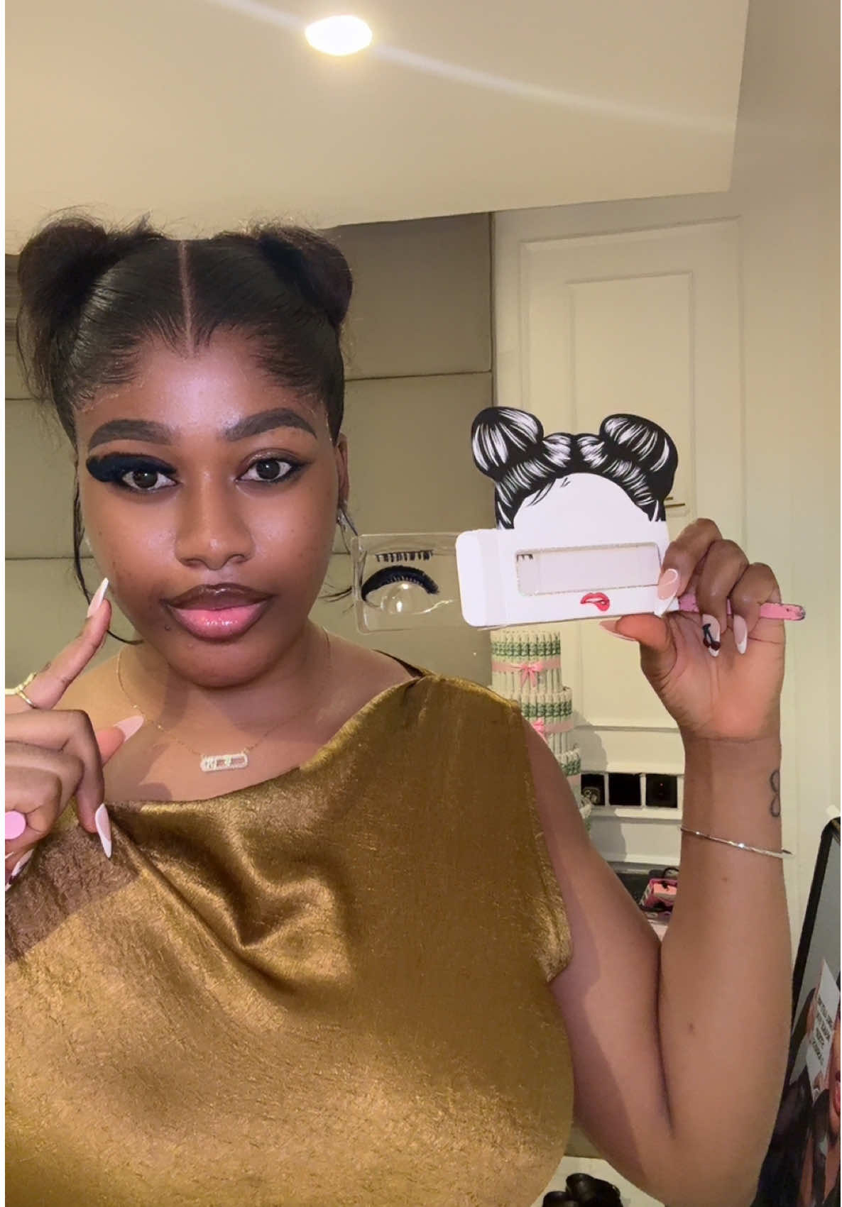 Need to be out in 5? Boo, I’m the lash artist ✨ #customlashstrips #fyp #striplashes  #uklash  #handmadestriplashes