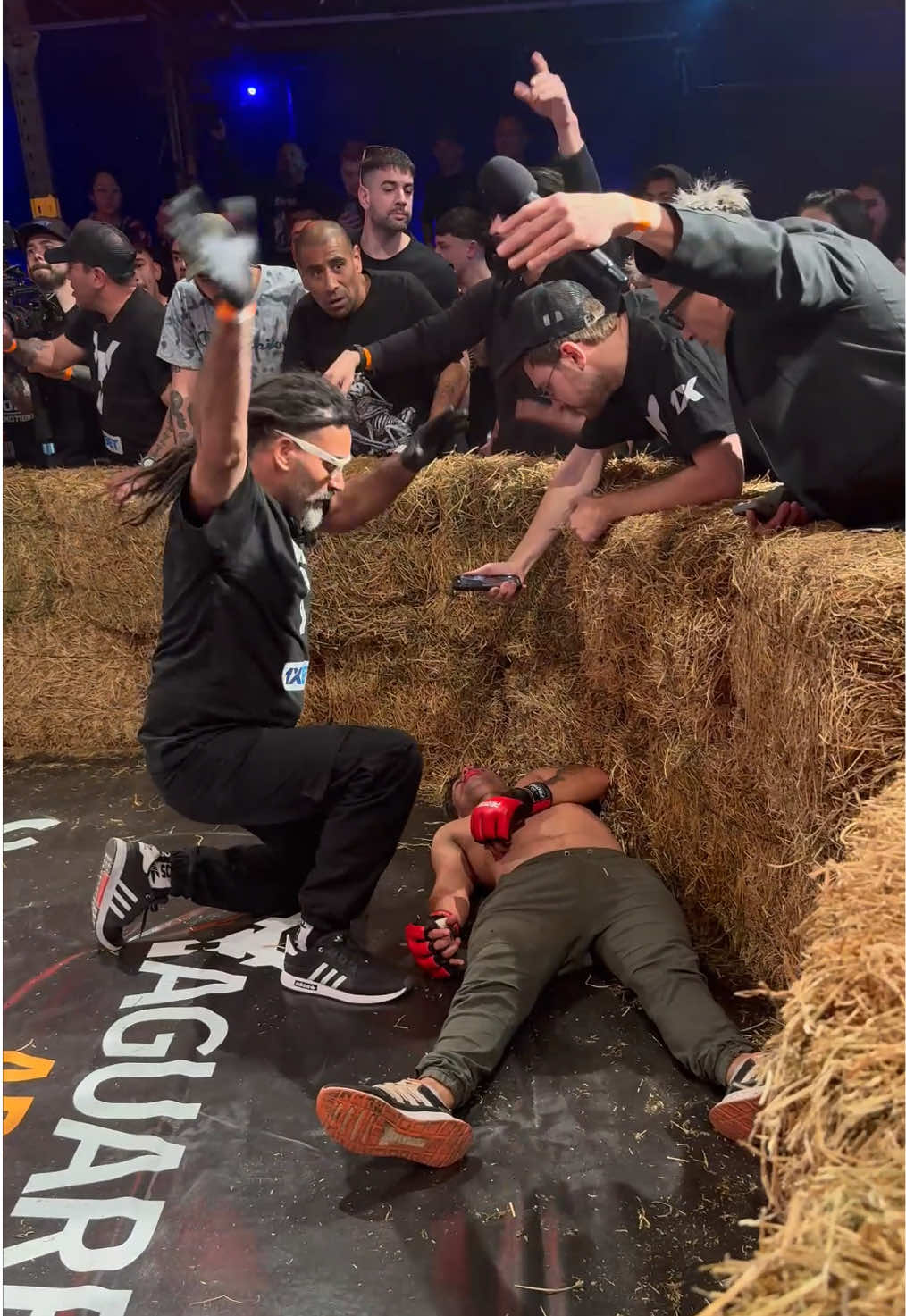 ¡Knockout salvaje en Yaguareté Arena 6! 🥊🔥 Esto no es un deporte. Es guerra. ⚔️ YaguareteFC trae peleas que dejan marca. Seguinos si querés ver lo que nadie se atreve a mostrar #Boxeo #Knockouts #ArtesMarciales #Deporte #Pelea                