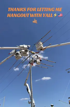 Spreading for a reconduct top and bottom ⚡🇺🇸🤙🏽@Ryan @Taylor Ross @JR Cruz⚡️ #lineman #linegangco #powerlines #journeymanlineman #electric #apprentice #wire #volts #wireman #Brotherhood #brotherskeeper #power #rubber #amps 