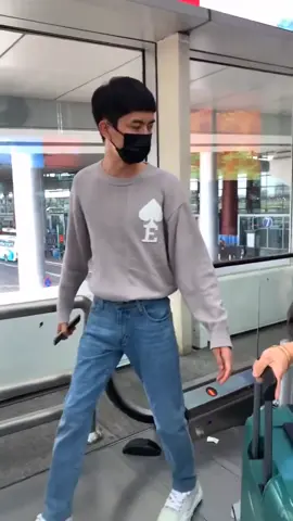 如果是谣言，请逐一击破。如果是事实，请捍卫公义。 If it's a rumor, debunk it point by point; if it's the truth, stand up for justice. #yumenglong于朦胧 