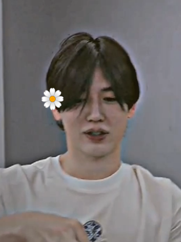 คู่ของตะวันดูไร้เดียงสา ทั้งที่ความจริงแล้วมันก็แค่ก้อนน้ำแข็งธรรมดา สีหน้าของปอ-ปอเปลี่ยนไปเมื่อเขารู้ว่าเพื่อนกำลังคิดอะไรอยู่😂#taynew#tawan_v#taynewfamily#fypthailand#gemini 