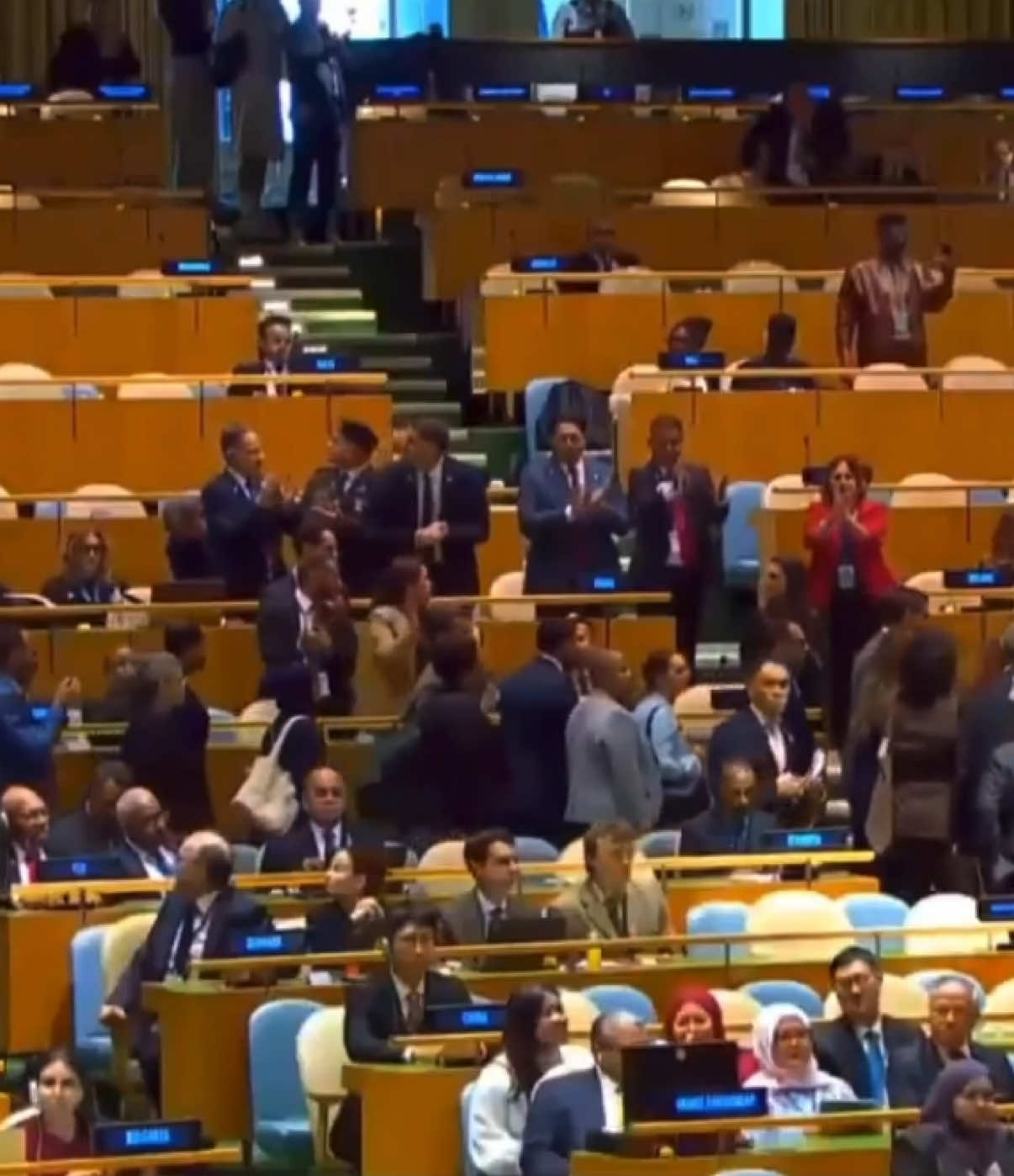 Nearly the entire UN General Assembly walked out during Israeli Prime Minister Benjamin Netanyahu’s speech. The mass exit left rows of empty seats as he addressed the chamber — a striking moment in the ongoing global debate over the conflict in Gaza. #awareness #worldpeace #gaza #unitednations #fyp 