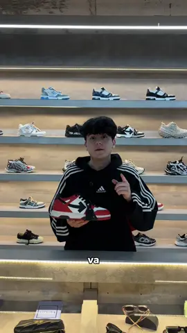 Queres las zapatillas que usa messi? Las podes encontrar disponibles en nuestra tienda! Consulta por las tuyas🫵🏻 #messi #offwhite #designer #sneakers #thehypecompany 