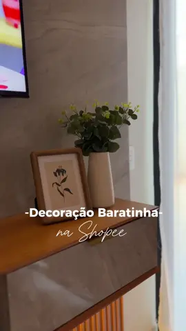 Pequenos detalhes que transformam a sala! Tudo achadinho da shopee ⚡️ 📌 Hashtags: #decoracaosala #comprinhasshopee #achadinhoshopee #decoracaobarata #comprinhas