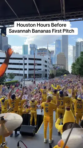 Last weekend of the tour is off to a wild start here in Houston! Banana Nation is strong, but the Texas Tailgaters fans might be taking over this weekend!