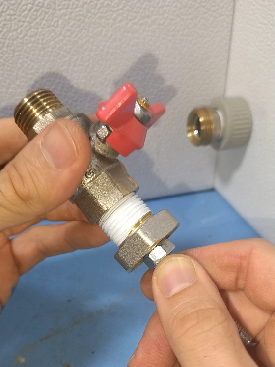 Helpful Plumbing Tips and Skills! A Great Method to Install a Valve in a Corner. DIY plumbing basics. Plumbing ideas and projects. Beginner's Guide to Plumbing #plumbing #tips #tricks #skills 