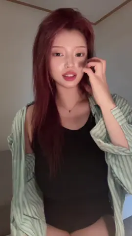 ✨민트 스트라이프 셔츠✨ 간절기 아우터로 활용 가능하고, 니트 가디건 자켓 이너로 레이어드도 예뻐요 포인트 컬러로 데일리룩 완성! 지금 시즌 꼭 필요한 필수템🤍 #협찬 