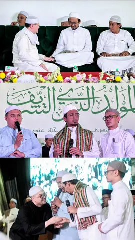 indah di saat memandang orang alim