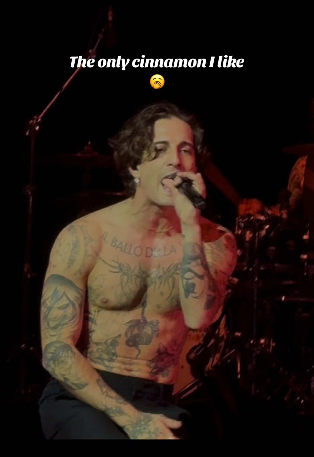 Cinnamon in Paris @Damiano David 🤌🤯 #damianodavid @adidas arena #concert #damianodavidlive #cinnamon #foryou 