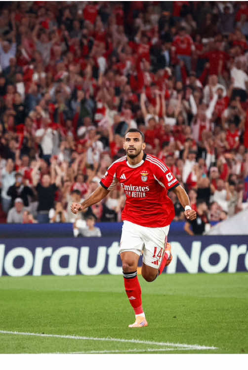 🇬🇷 From the spot. 😎 #slbgvfc #LigaPortugal #Benfica #Pavlidis #Goal 