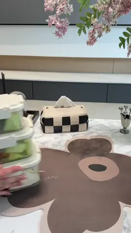 ❄️ Ice Pack Lunchbox = Snacks Stay Cool 🍱 Compartment design keeps snacks & fruits separate ❄️ Includes ice pack for hours of fresh preservation 🔒 Four-side locking clips = spill-proof & secure 🍴 Built-in small fork, super convenient on-the-go 👩‍👧 Perfect for kids, travel, or office snacks #Lunchbox #SnackBox #FoodStorage #PortableEssentials #CoolSnacks