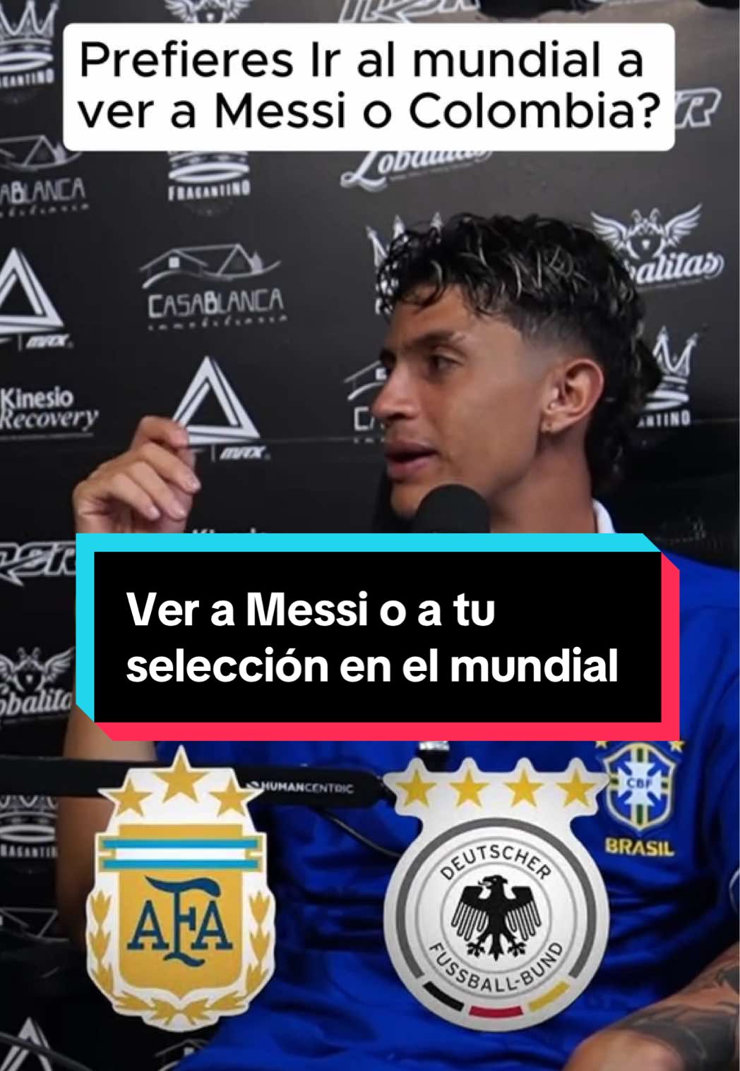 En Chupando Banca debatimos qué sería más épico: ir a un Mundial a ver jugar a Messi en cuartos de final 🤯 o ir a ver a la Selección Colombia en esa misma instancia histórica 🇨🇴🏆. ¿Con qué te quedas: la leyenda del fútbol o el orgullo patrio? ⚽🔥 📺 Recuerda que todos los lunes a las 6 PM tenemos debate en vivo por YouTube. @lajotaderapodcast@los_pirateos@jotade.online@elmate.21 #seleccioncolombia#messiargentina#futbolcolombiano #seleccioncolombiana#seleccionargentina