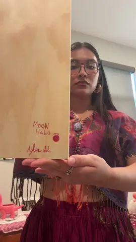 “Comida pa los caimánes”  Óleo/ Madera  Si quieren aydar a las familias impactadas hay organizaciones como 805 immigration coalition que directamente ayudan. 