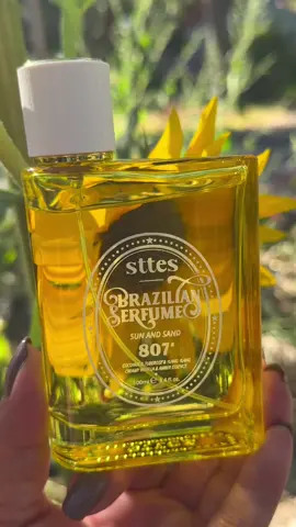 Happy #fragrancefriday with a rare (from me) Friday afternoon check in.  The weather today was gorgeous, and I’ve been outside working in the gardens all day enjoying it.  All of that inspired me to share this recent addition to my fragrance collection.   #807 Sun and Sand from a new fave of mine Sttes  This is the perfect late summer, early autumn scent, it’s standing among a field of sunflowers in the sunshine, a little floral a little sweet, a late summer walk on the beach.  It’s just a great combination of notes I could wear any time of the year.  The projection is medium and the longevity is amazing. So far every fragrance I’ve tried from Sttes lasts me all day long.    If you love brazilian fragrances, if you want a fragrance that will last all day long, and love to smell yummy you need to check them out. I plan on adding a few more from them in the future, when on sale these prices are unbeatable for a nice quality perfume.  Lets check the notes quick * Top - Coconut Milk, Warm Sand * Middle - Sunflower, Solar Tuberose, Ylang Ylang * Base - Creamy Vanilla, Amber Essence Have a great weekend all, see you back here on Monday for some more adventures! @Sttes  #Brazilianfragrance #fridayfave    