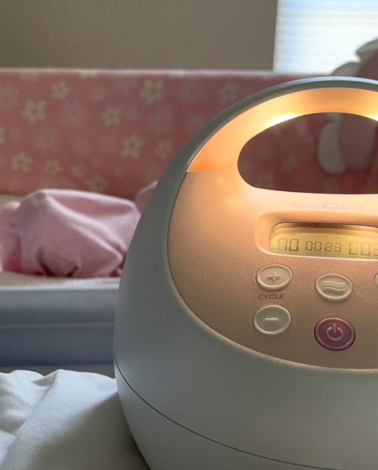 Here’s a few #pumpandpoursession during the first #2weekspostpartum Happy to say that I’ve already learned so much in my #breastfeedingjourney & can’t wait to share! 🍼 