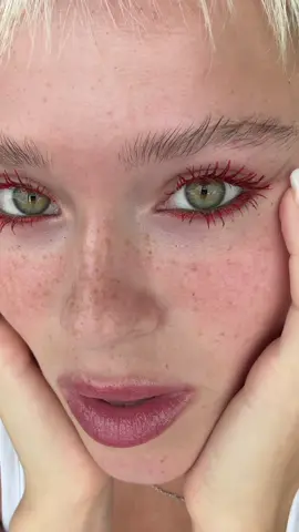 Green eyes 🤝🏼 red mascara #fyp #viral #coloredmascara #greeneyes 