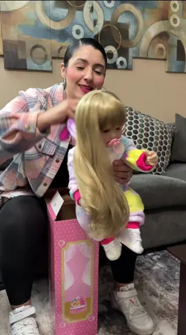 Muñeca de cabello rubio ! 🥰❤️👌🏼muy linda ,tiene su ropita, tenis , bibi ,pañal #doll #christmasgiftideas  #beautifull 