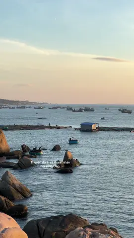 + 1 cảnh đẹp ,+1 nơi nhiều tàu thuyền , và cả sự dễ thương này #binhthuan #muikega 