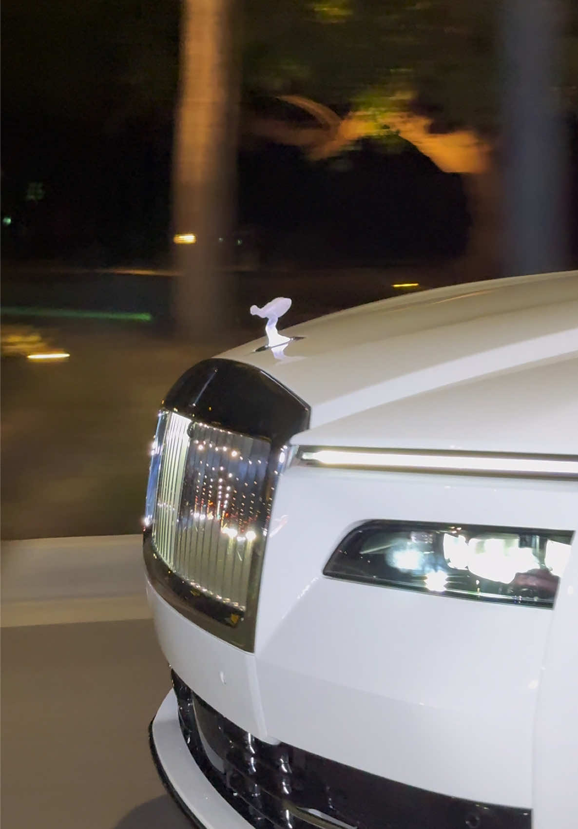 How do you feel about the new Rolls Royce Spectre? #rollsroyce #spectre #bigbody #carsoftiktok #fyp 