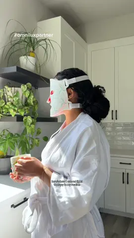 Love this red light mask from @omniluxled #omniluxpartner The design is great - nose/mouth holes, flexible, with comfortable and adjustable straps. Plus I’ve noticed results faster than any other red light mask I’ve tried (I own 4 lol). 