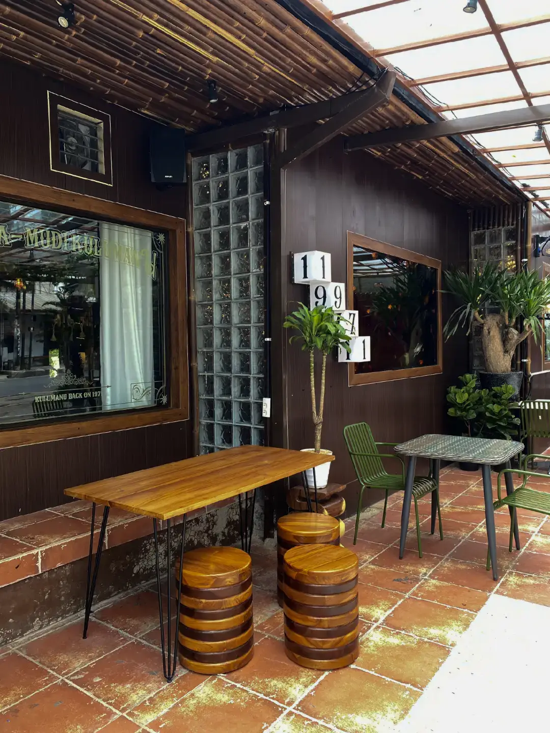 Tempat ngopi Vintage baru di Tangerang @kulumanukopi  #coffeshoptangerang #kulumanukopi #cafetangerang #tangerang 