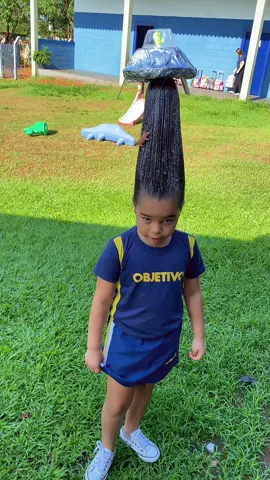 TBT desse cabelo   👽🚀 Semana do Cabelo Maluco por aqui foi de outro planeta! Fiz esse cabelo alienígena com direito a disco voador na minha filha 😂✨ E agora as mães surtam com a semana das Crianças… porque é cabelo maluco, é corre-corre e é muuuita diversão! 💚💫 #CabeloMaluco #SemanaDoCabeloMaluco #DiaDasCrianças #AlienHair #DiversãoGarantida   