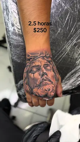2.5 horas por $250. Escríbeme al whatsapp para información sobre citas 🖊️ 704.387.9129 #cristo #viral #tattoo #northcarolina #tatuaje 