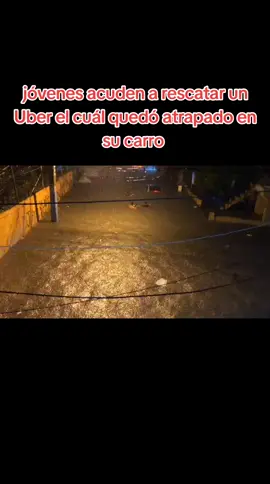 #findesemana #lluvioso en #republicadominicana un Uber queda atrapado en su carro cuando terminaba un servicio en plena ciudad específicamente en el #ensanchequisqueya distrito nacional #noticiastiktok 
