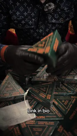 � سرّ الشعر القوي في قطعة وحدة 🌿 ⏳ استثمري اليوم قبل ما يجي برووج و سلعة عيانة! 💧 ينظف فروة الرأس – يوقف التساقط – يكثّف الشعر 💚 #شعر_صحي #شعر_قوي #شامبو_أعشاب #NaturalHair #HairCare  