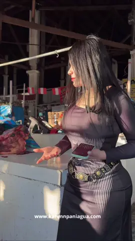 ¿Qué harán con la cabeza? Le quitaron toda la carne. ¡Sorprende verla aquí! A ver qué más encuentra en este mercado. #mercado #curiosidades #exploración #comida #descubrimiento